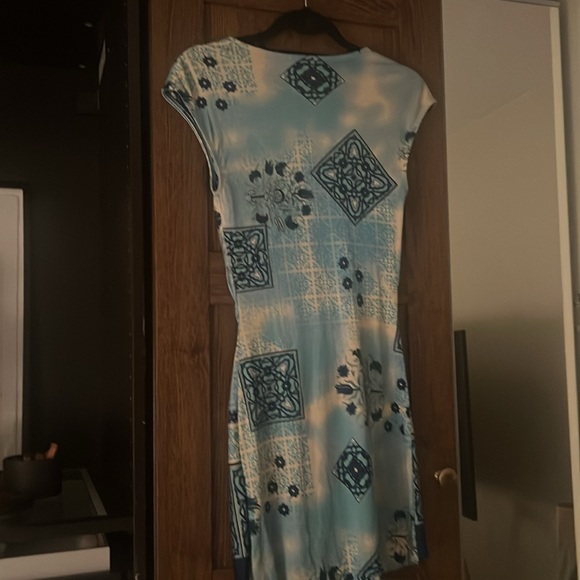 SKY RESORT MINI DRESS WITH METAL JEWLED PLATE IN AQUA GEOMETRIC PRINT - Picture 4 of 5